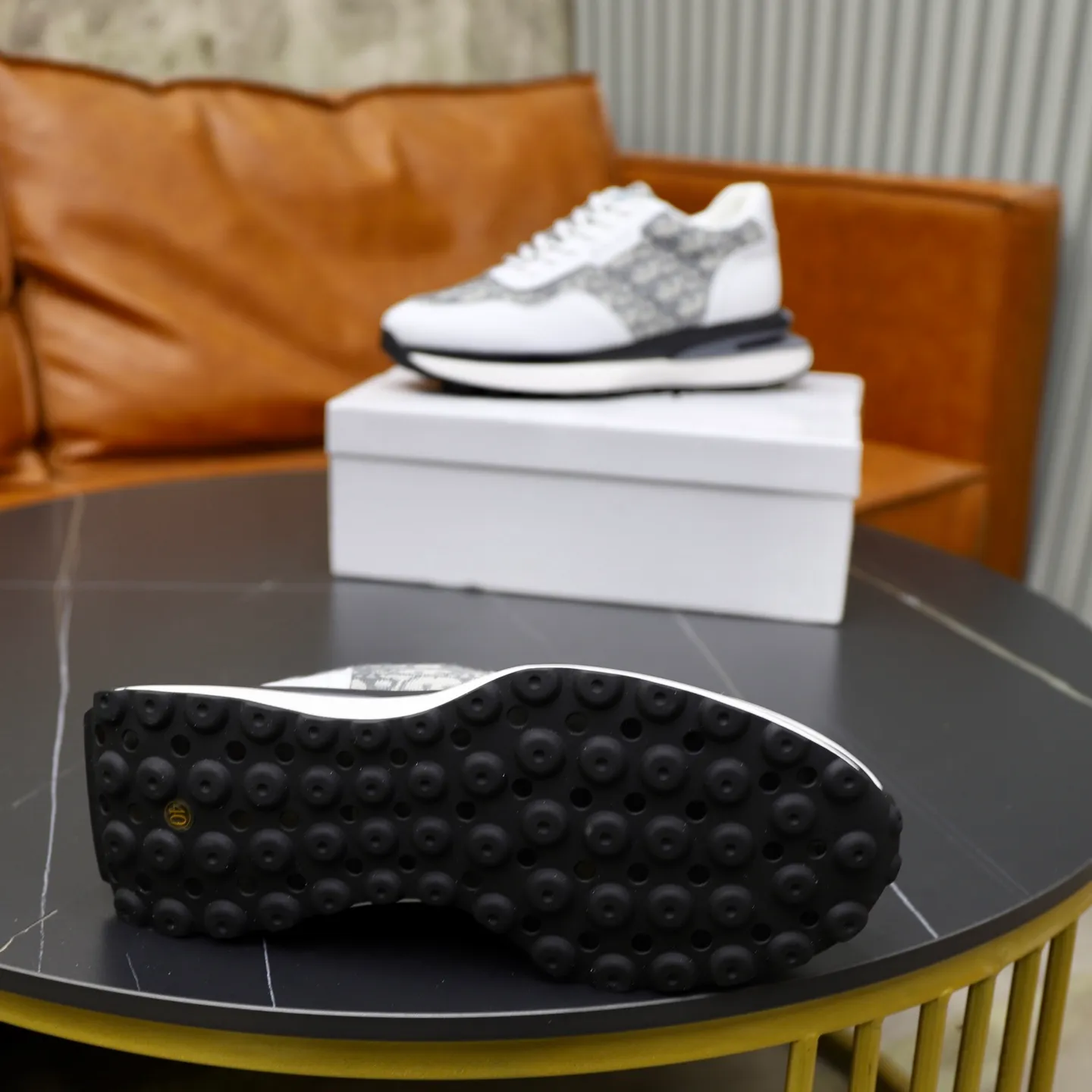Ex-factory price: 462💰🙅‍♂️🙅‍♂️🙅‍♂️ Brand: Dior DIOR Standard code: 38-44 (45 customized) Grade: Same as the official website Material: Original leather splicing brand cloth Comfortable and breathable lining Lightweight and wear-resistant sports outsole Style category: Men's fashionable casual shoes Running sneakers Distinguished luxury brand elements Top luxury Color: actual picture color